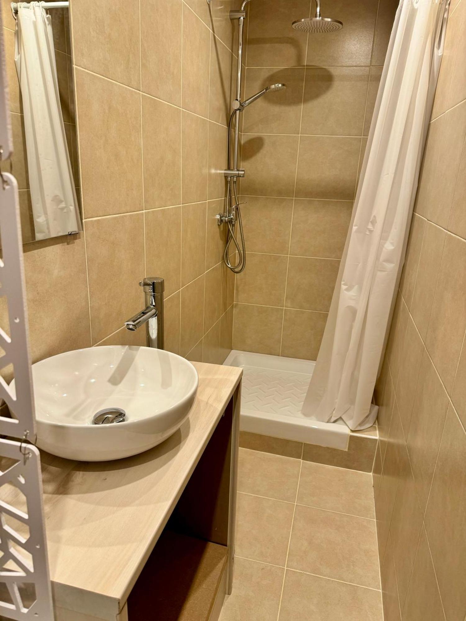 Appartement Lumineux Et Renove Pres De Montmartre "Amelie" Paris Bagian luar foto